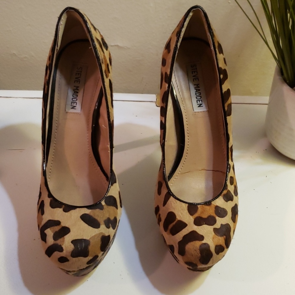 Leopard print pony hair pump